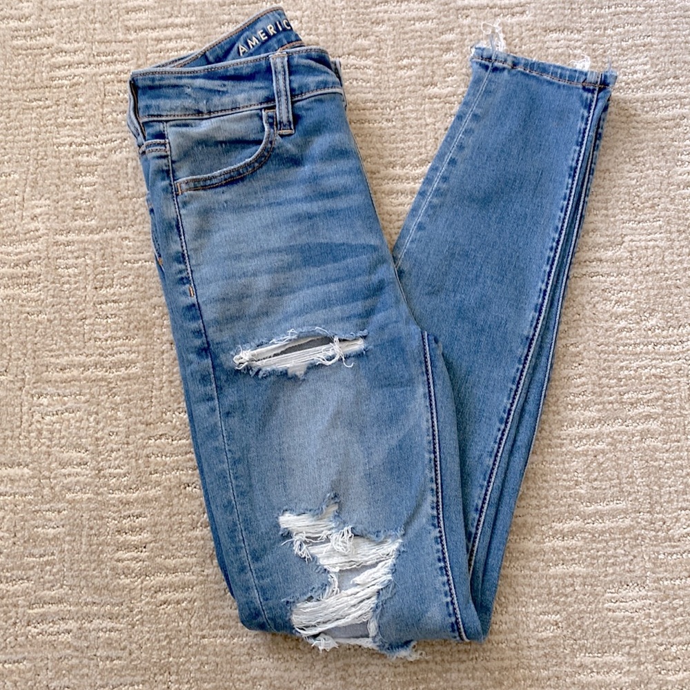 American Eagle Next Level Stretch Super Hi-Rise Jegging Distressed Med Wash